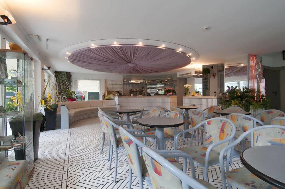 Hotel Aria Di Mare - Bed & Brunch In Centro A Riccione Exterior photo